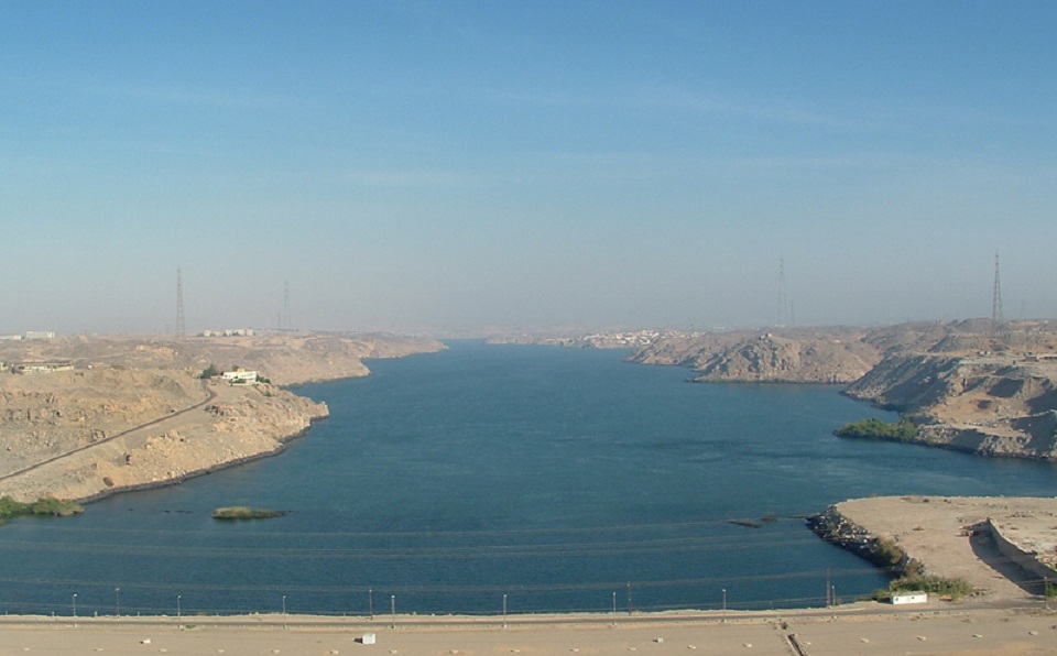 Bilete syner Aswandammen i Egypt som vil verte sterkt påverka dersom ein så stor dam som Renessansedammen vert bygd i nærleiken av den, foto: Roger Green/Creative Commons