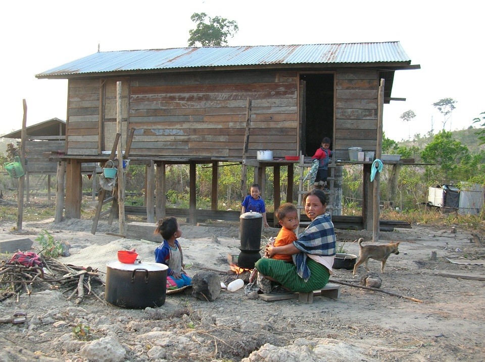 Family in the Nakai Plateau pilot village, photo: Andrew Preston